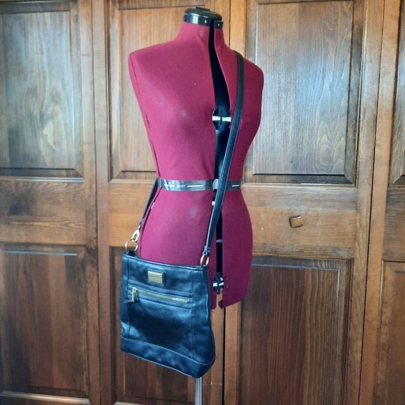 Tignanello black genuine leather flat pocket crossbody purse - Picture 2 of 14